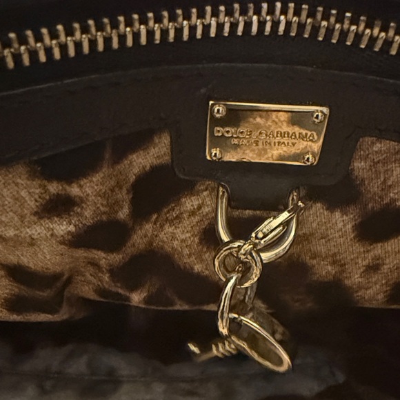 Dolce & Gabbana Miss Linda Saffiano leather handle bag with gold-tone - Picture 15 of 16